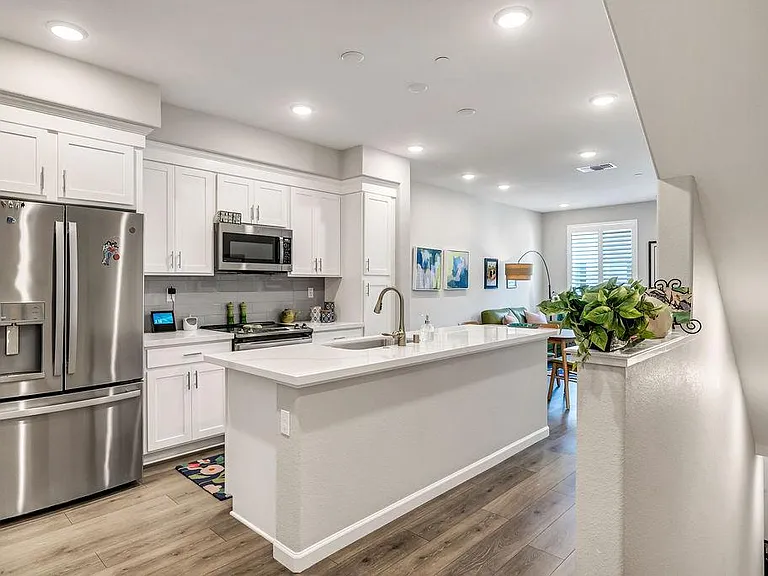327 Pear Tree Ter #B — Photo 1