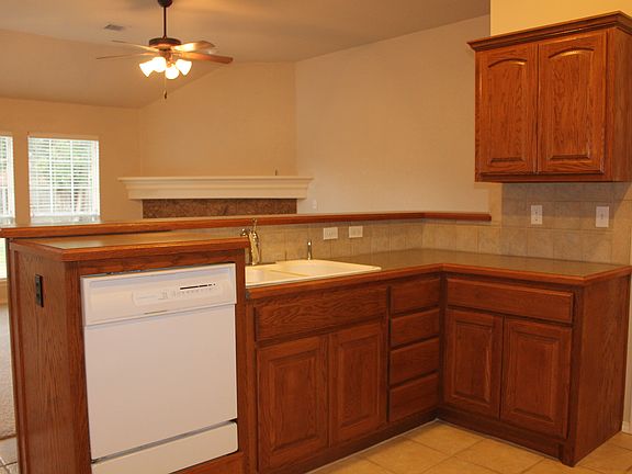 5th image of 200 N Oak Ave