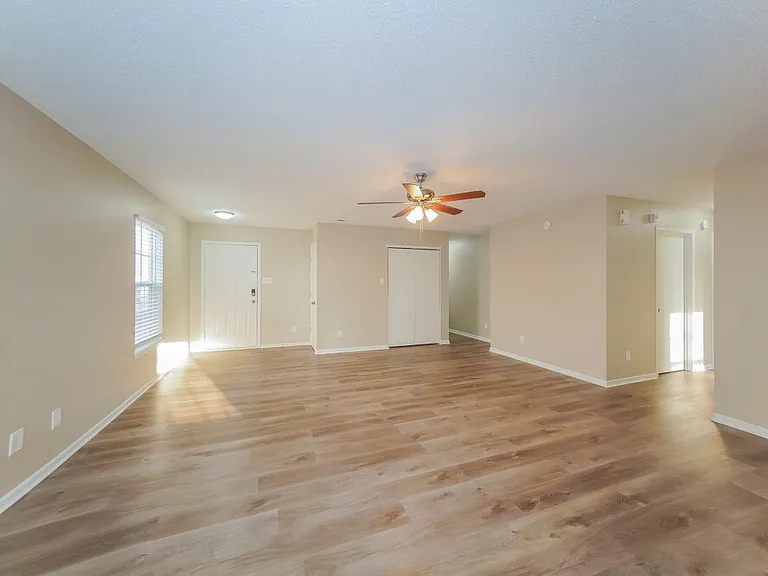 10387 Fairmont Ln — Photo 5