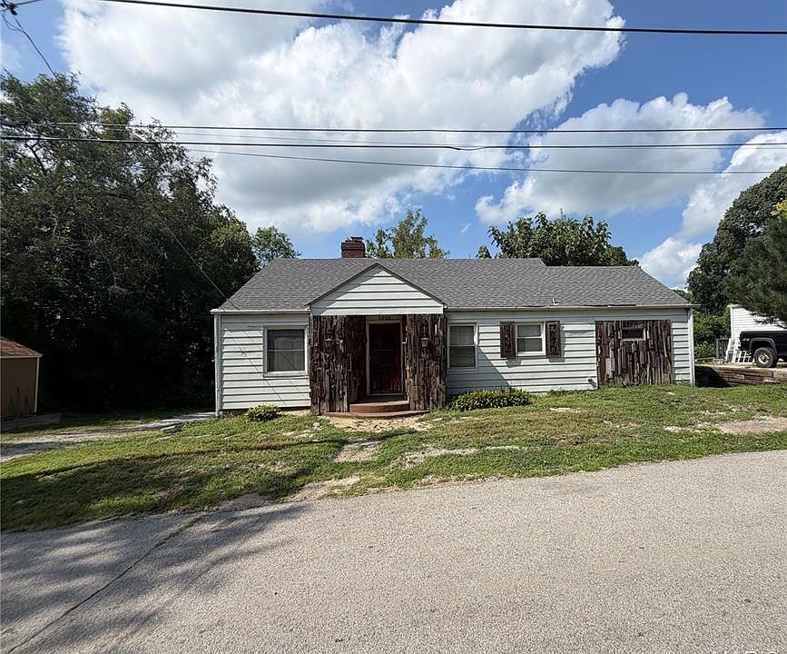 1st image of 2926 Forest Dr