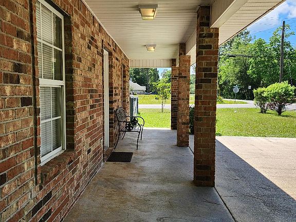 3rd image of 2025 Woodville Ln