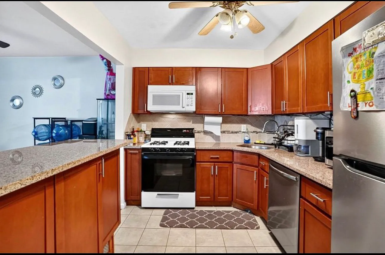 3 bed, 1450 sqft, $2,150 — Photo 3