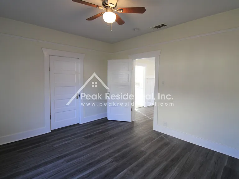 1042 Las Palmas Ave — Photo 19