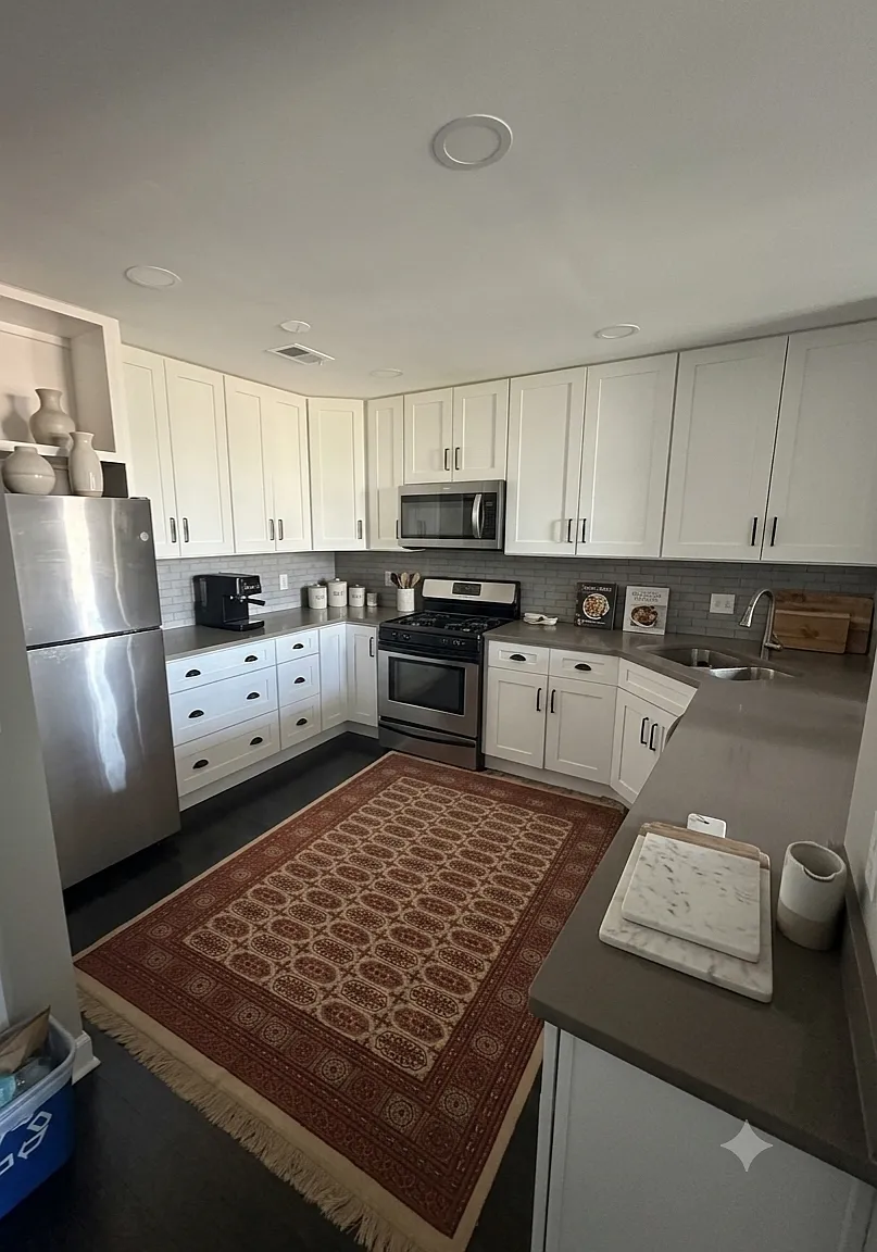 1935 S Archer Ave — Photo 4