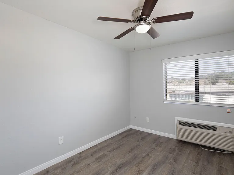 Oasis Apartments — Photo 8