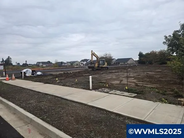 1251 Brown St, Woodburn, OR 97071