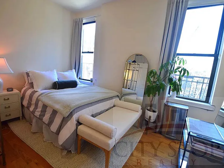 101 W 77th St #2D — Photo 4