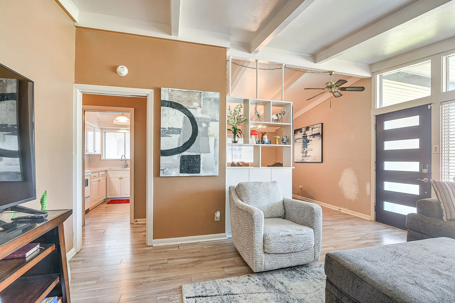 3 bed, 1.0 bath, 1097 sqft, $3,340 — Photo 3