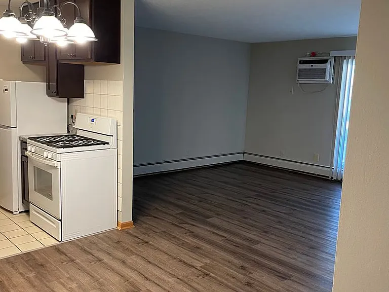 Cedar Avenue Apartments — Photo 37