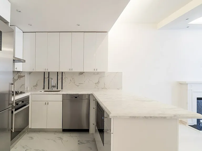 145 W 58th St #10C — Photo 7
