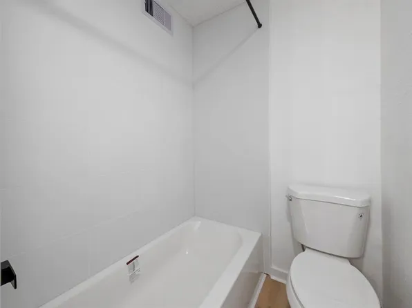 700 Lyle West Ave #B, Cleveland, TX 77327