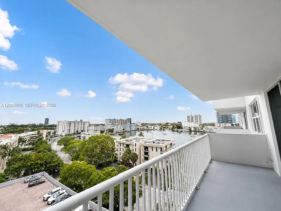 137 Golden Isles Dr #912