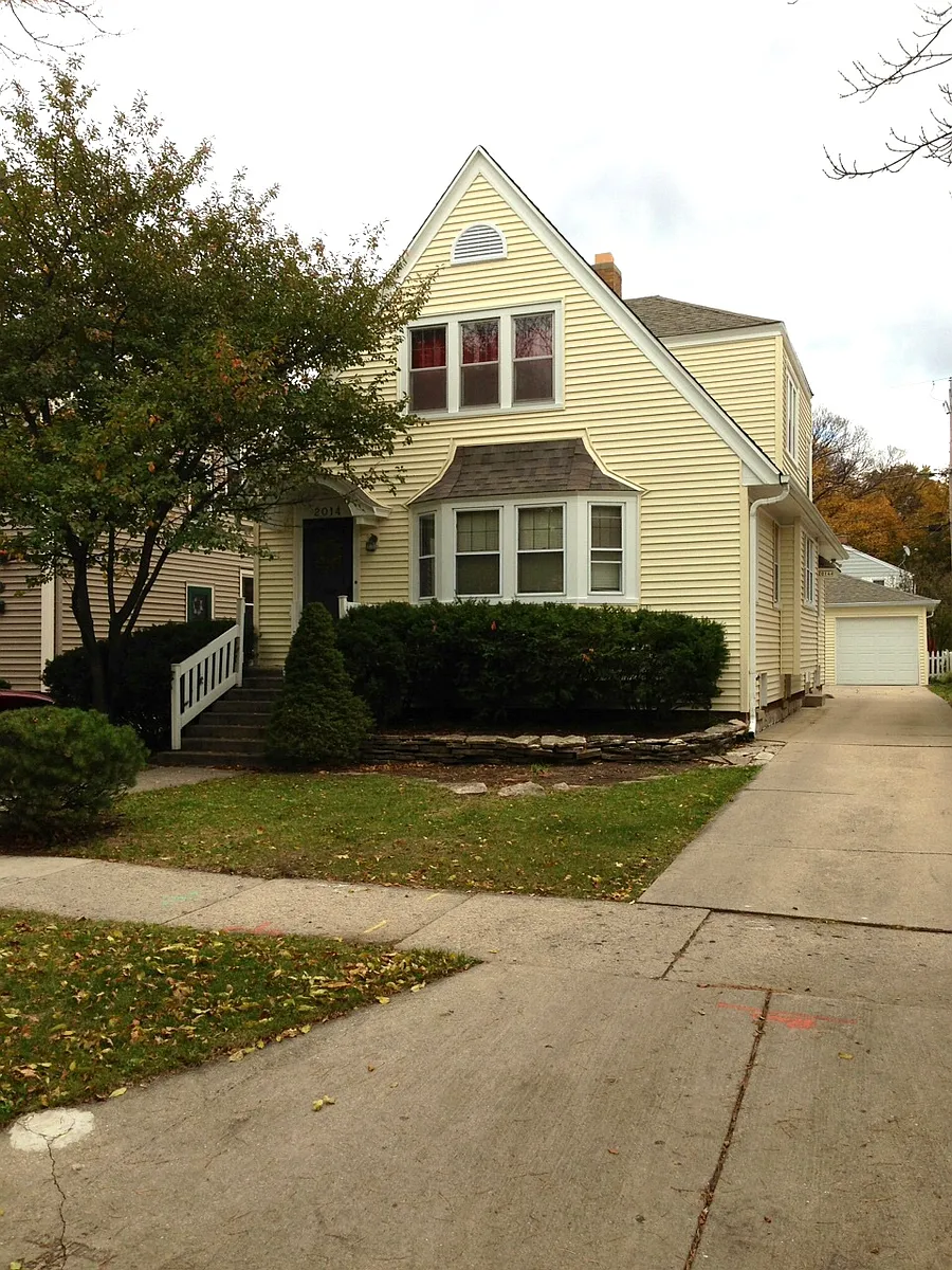 Separate entrance to upper from side - 2014A N 86th St #A
