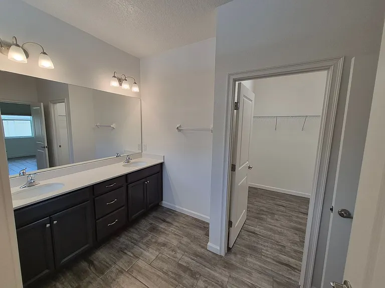 1257 Hendon Loop — Photo 8