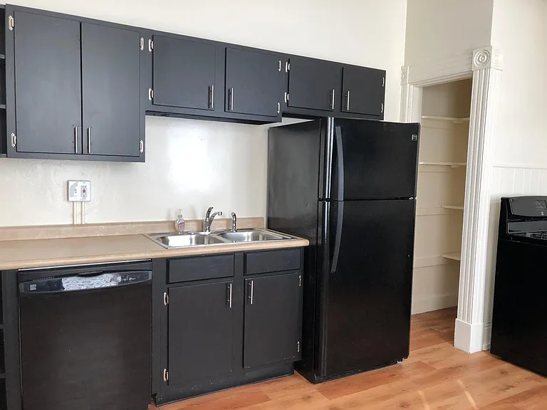 21 Carneal St — Photo 3