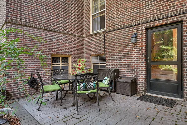 Sold by Compass | media 1