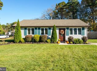 2 Renee Ct, Sicklerville, NJ 08081