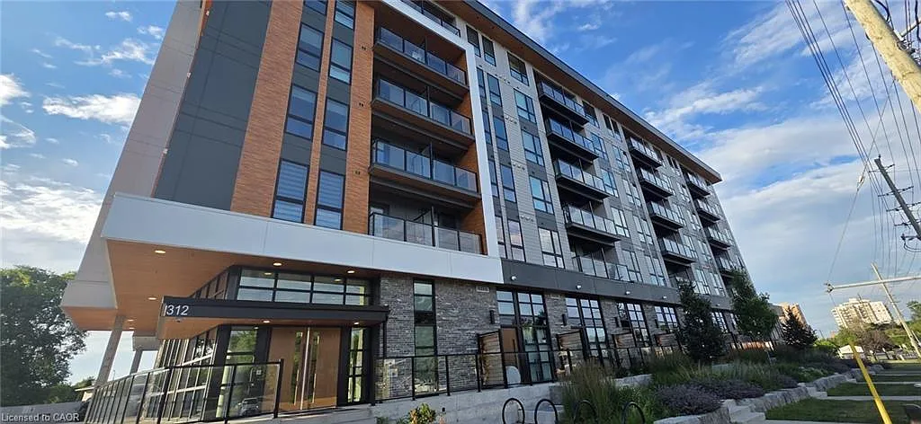 2 bed, 705 sqft, $2,300 — Photo 1