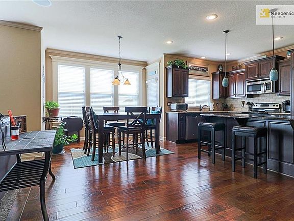 Kitchen and Breakfast Combo Area