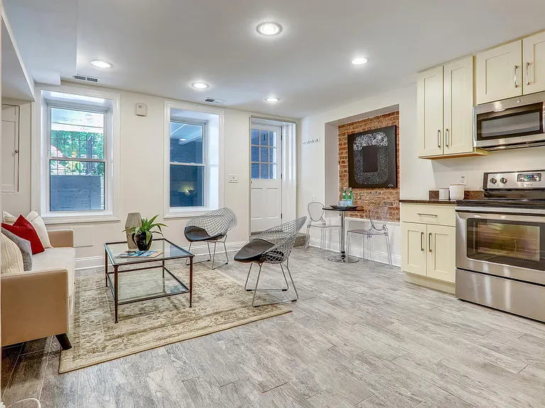 1211 Clifton St NW #B — Photo 9