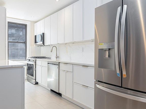 5th image of 350 E 30th St APT 6G