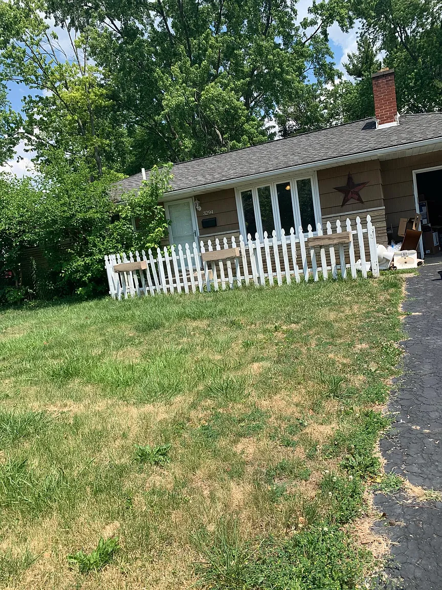 3294 Woodlawn Ave photo 1