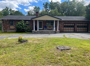 19 Vickers Rd, New Hartford, CT 06057