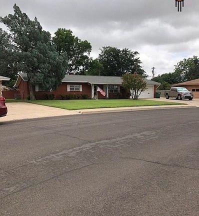 3rd image of 201 W Blanco Dr
