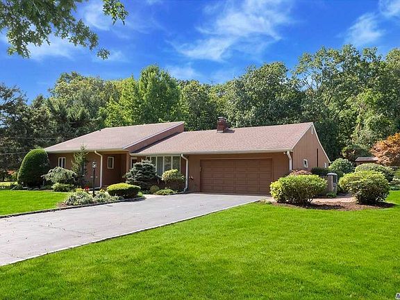 2nd image of 7 Grayon Dr