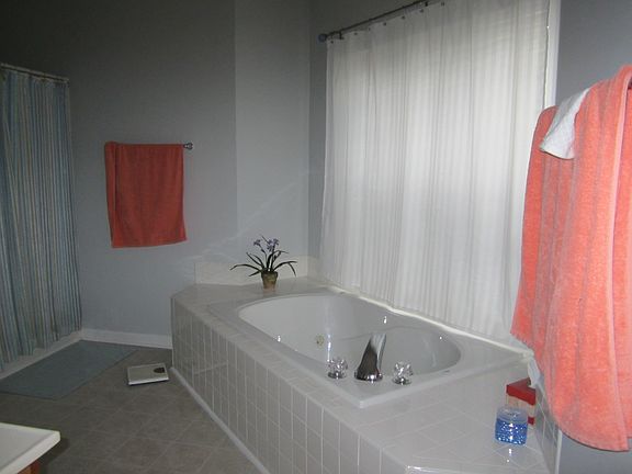 jacuzzi tub