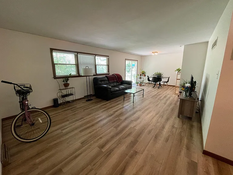1813 Vaughn Dr — Photo 5