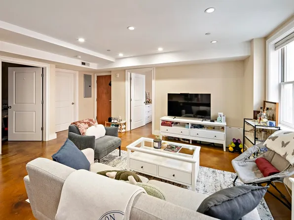 64-66 Salem St #3F, Boston, MA 02113