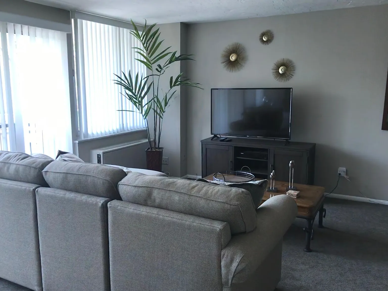 12900 Lake Ave — Photo 2