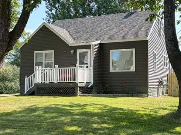 1205 Kimball St, Sault Sainte Marie, MI 49783