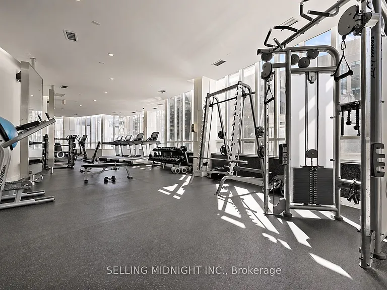 250 Wellington St W #245 — Photo 21