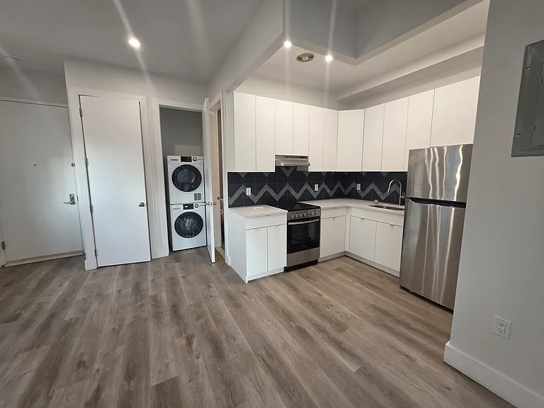 1595 New York Ave #4R — Photo 1
