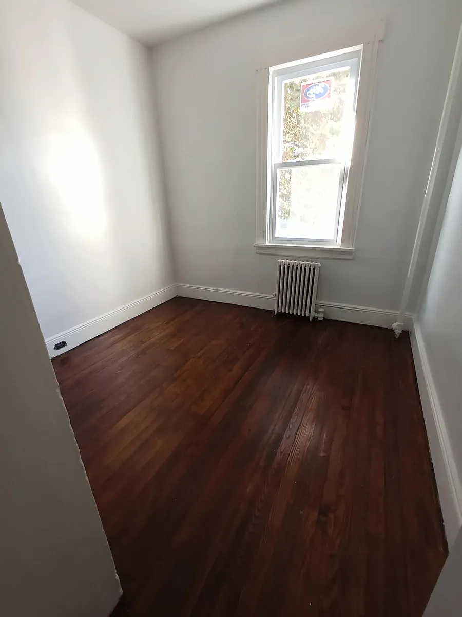 Bedroom 1 - 26 Caroline Ave #1