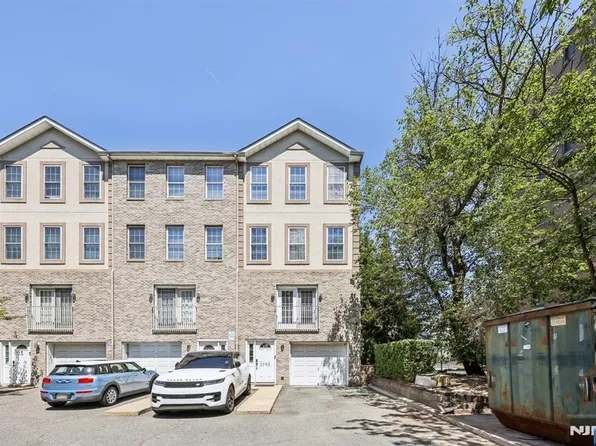 17 Zabriskie St #1705, Hackensack, NJ 07601