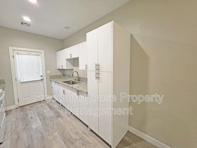 1121 Sixshooter Ave #4 — Photo 11