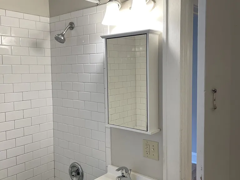 St. Clair Apartments — Photo 8