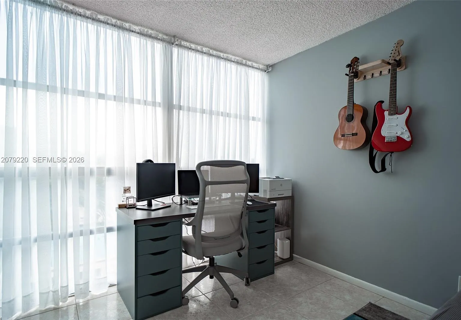 Desoto Park North Condo — Photo 1