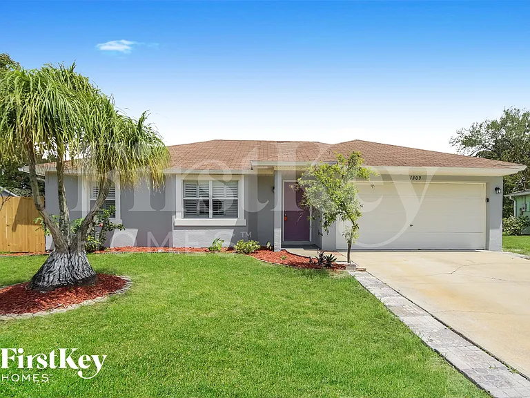 1309 Buffing Cir SE — Photo 1