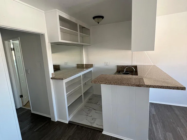 1612 S Gladys Ave #H — Photo 5