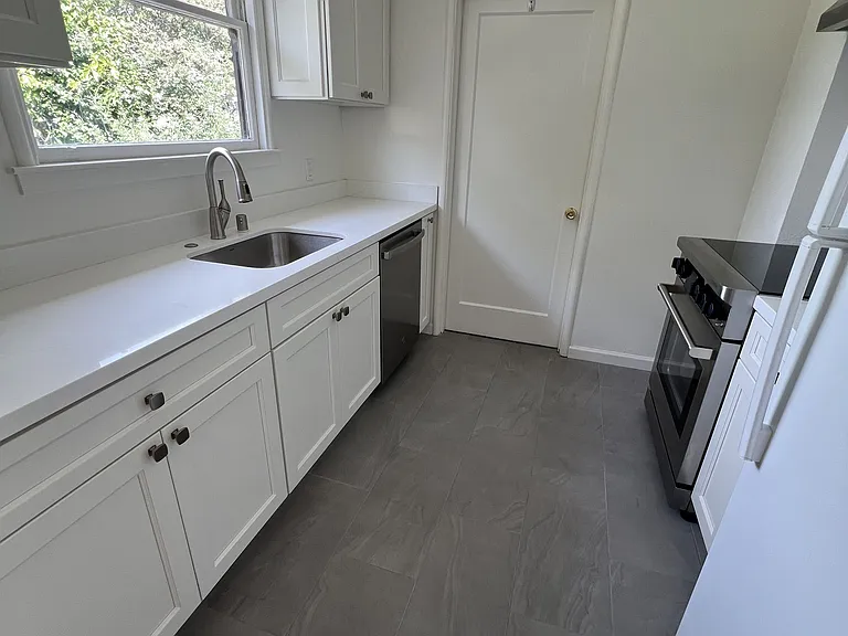 926 Richmond St — Photo 12
