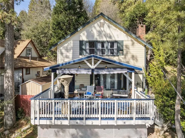 24214 Zurich Dr, Crestline, CA 92325