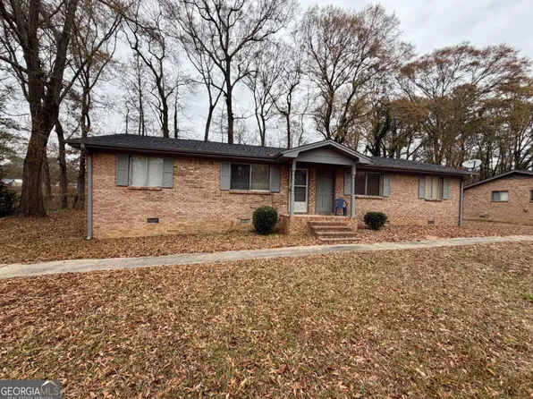 816 Jesters Lake Dr, Jonesboro, GA 30236
