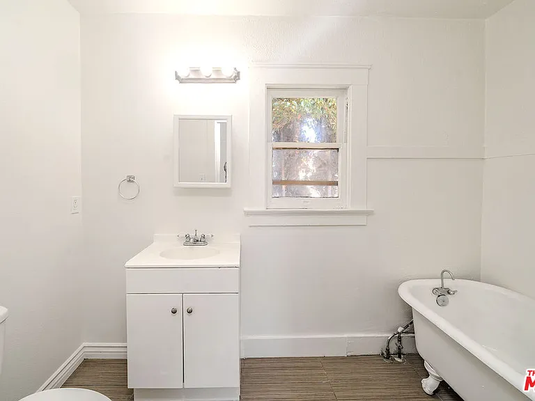 1404 S Manhattan Pl — Photo 13