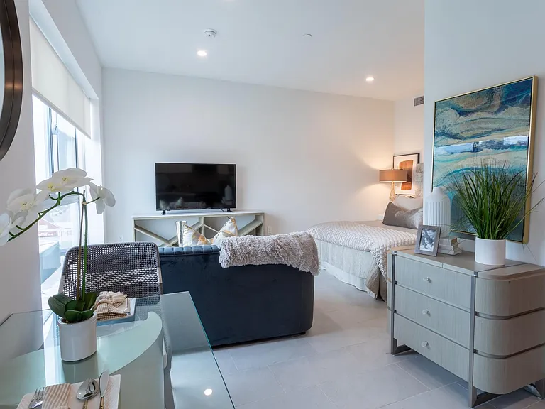 454 sq ft studio