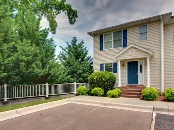 575 Cambridge Ct, Hardy, VA 24101