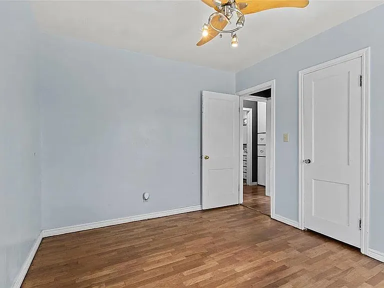 114 W B St — Photo 17